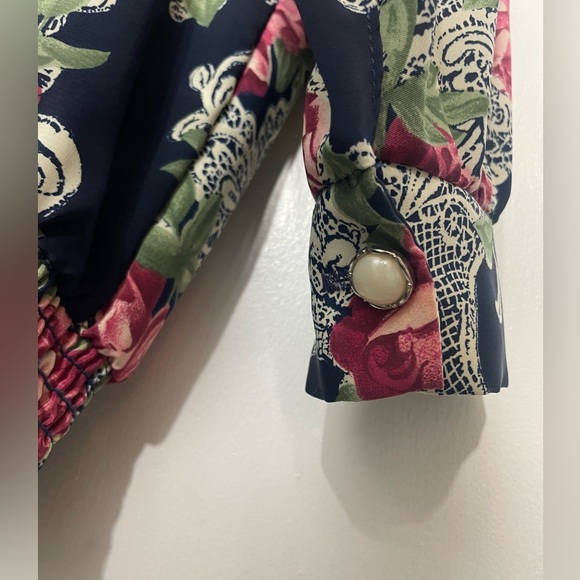 VINTAGE Copy Cats Woman Button Up Blouse Floral Rose Pattern Size 8 - Picture 4 of 8
